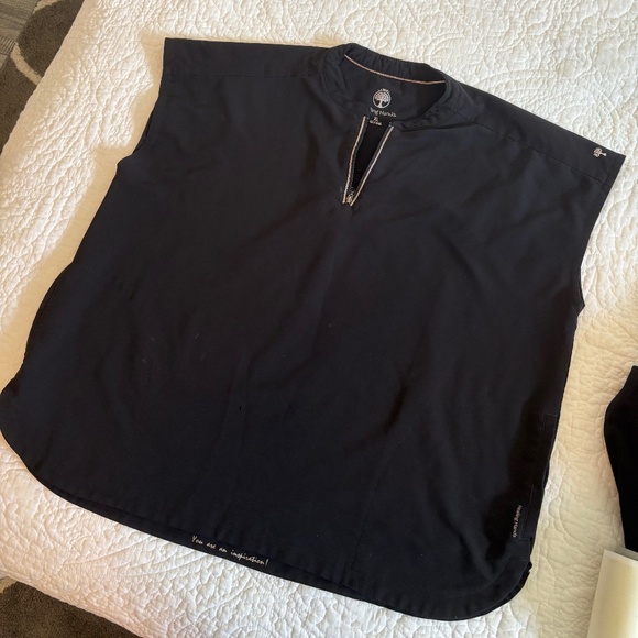 Healing hands scrub top - Picture 1 of 2